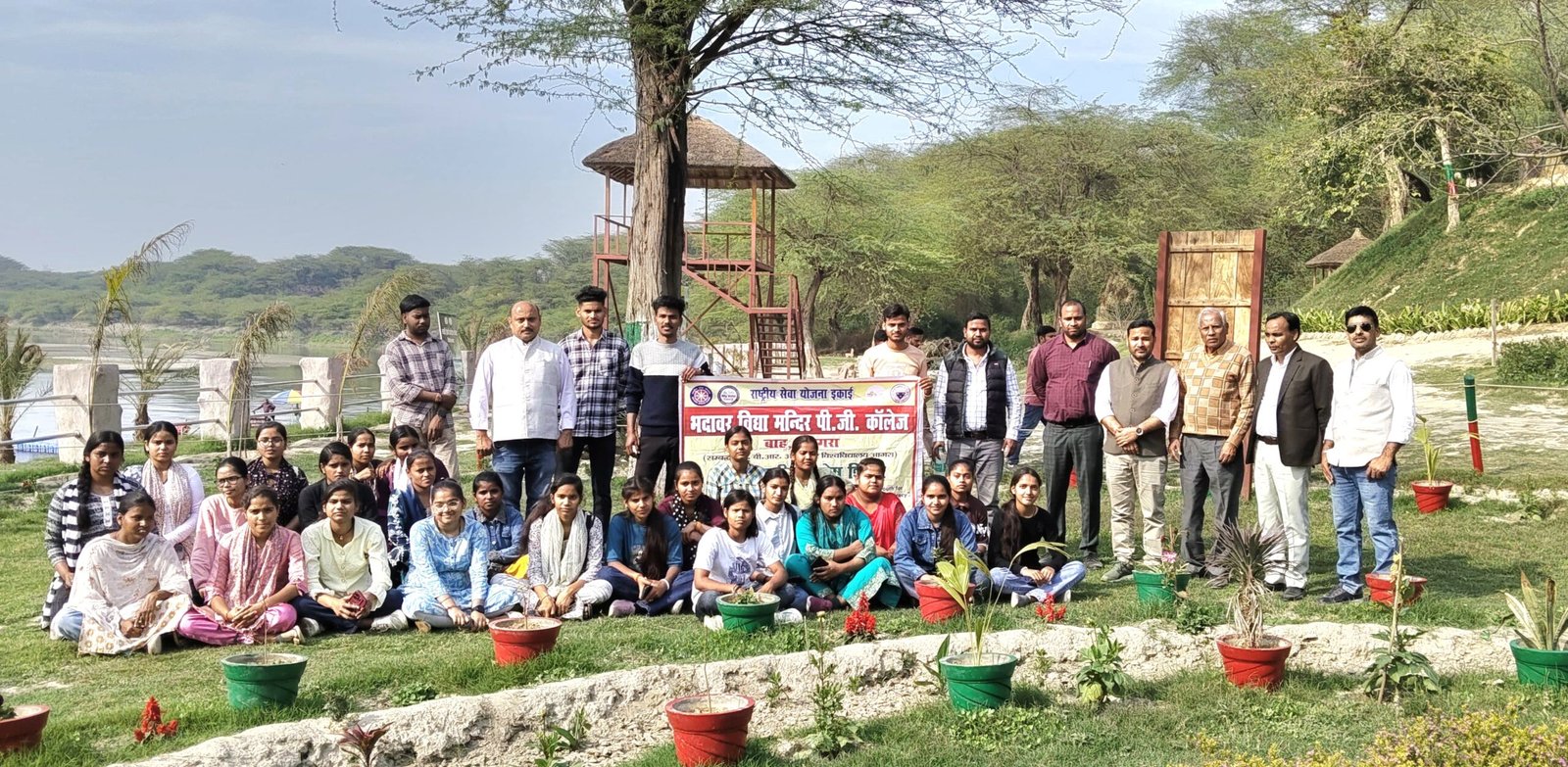 Bhadawar Vidya Mandir PG College Bah Agra NSS Tour students participating in social activities